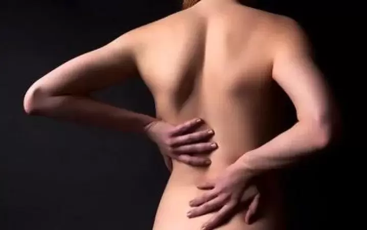 Com osteocondrose, você pode esfregar as costas com massagem de aquecimento popular